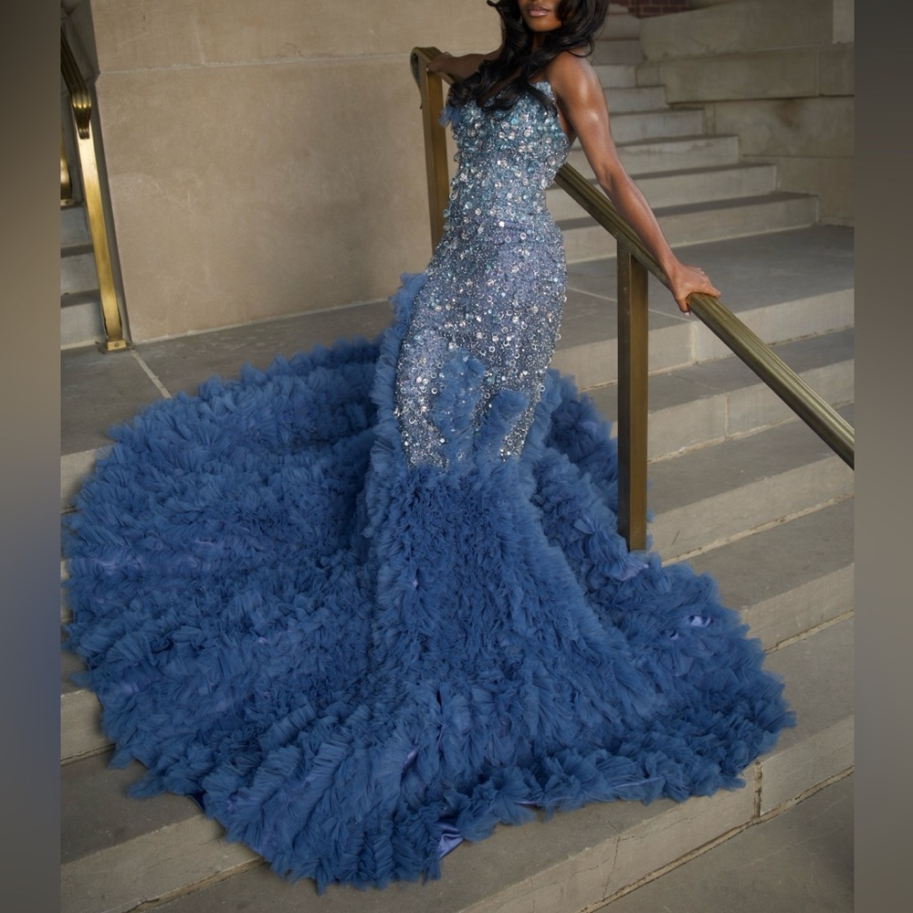 Elegant Blue Evening Gown